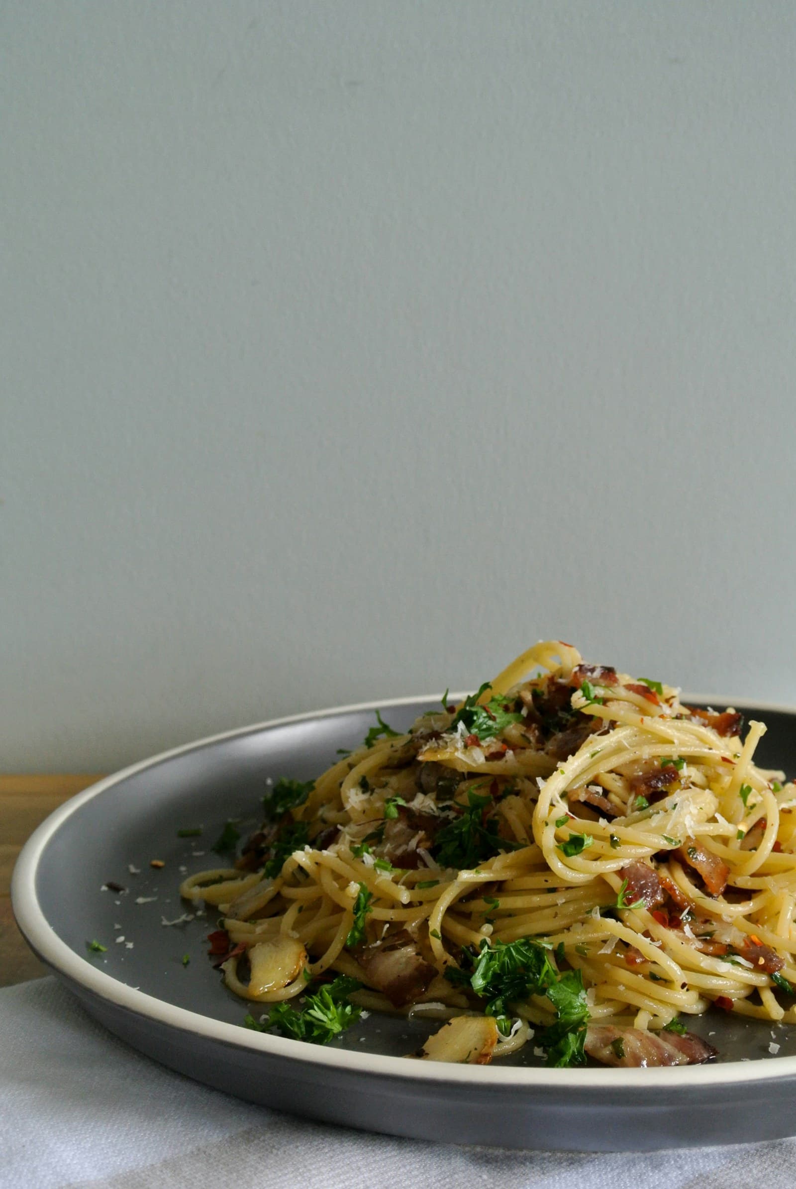 Photo of spaghetti with garlic and parsley